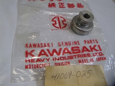 1976 1977 1978 1979 KAWASAKI KD175 KD 175 - FRONT WHEEL AXLE COLLAR   41069-025