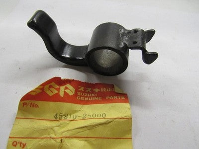 NOS SUZUKI GT750J TS90 TC90 SEAT LATCH CLAMP PART# 45210-25000