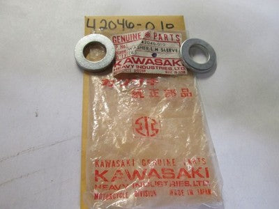 Kawasaki NOS NEW 42046-010 LH Left Sleeve Washer H1 W1 W2 KH W1SS W2SS sold as 2