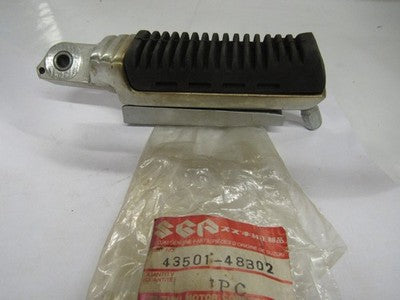 SUZUKI NOS FRONT RIGHT FOOTREST GSX1100F 43501-48B02