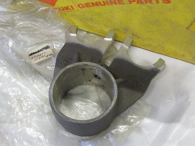 Suzuki T20 tc250 nos high speed shifting fork 1966-68   25221-11001