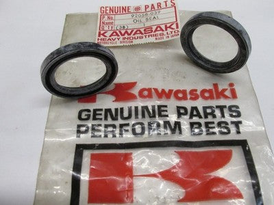NOS KAWASAKI 1971-1983 OIL SEAL F6 F7 KD175 KE175 92050-039   SOLD AS 2