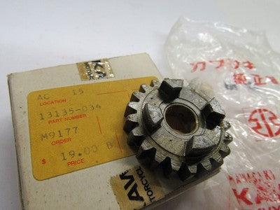 NOS 1971-1980 Genuine Kawasaki KV75 MT1 KV 75 Top Drive Gear 21T OEM 13136-034