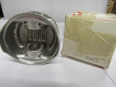 Suzuki NOS OEM  1985 SP600 STANDARD SIZE PISTON 12111-14A01