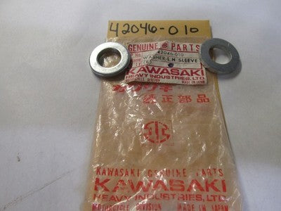Kawasaki NOS NEW 42046-010 LH Left Sleeve Washer H1 W1 W2 KH W1SS W2SS sold as 2