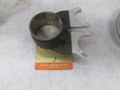 Suzuki T20 tc250 nos high speed shifting fork 1966-68   25221-11001