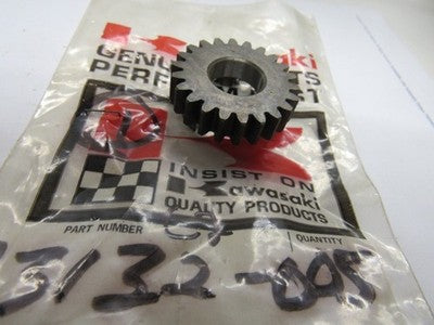 NOS KAWASAKI 1967-1969 C2TR C2SS DRIVE SHAFT 3RD GEAR PART# 13132-005