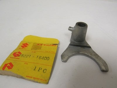 Suzuki TS250 1969-70 nos  Shift fork # 2   p.n 25221-16400