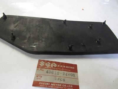 SUZUKI OEM - NEW LEFT PILLION FOOTREST RUBBER - GV1400 CAVALCADE   43612-24A00