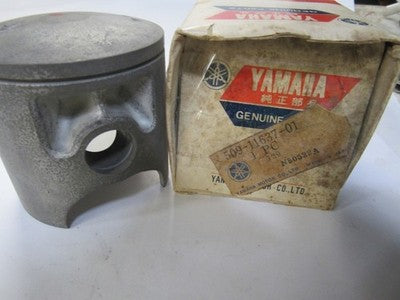 NOS Yamaha OEM Piston 0.75 1975 MX250 1976-1977 YZ250 509-11637-01