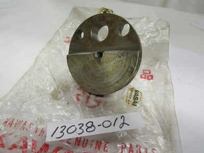 KAWASAKI G31M NOS RIGHT CRANKSHAFT HALF   13038-012