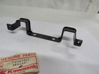 NOS OEM KAWASAKI BRACKET, FORK COVER #11034-1572   kz250