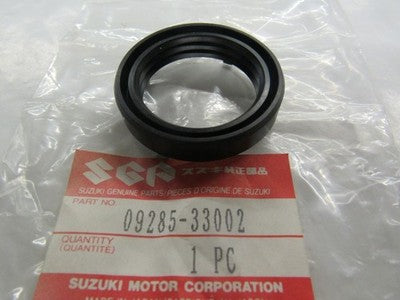 1 NOS 1985-1986 Suzuki LT250E RIGHT REAR WHEEL OIL SEAL 33x44x9 OEM 09285-33002