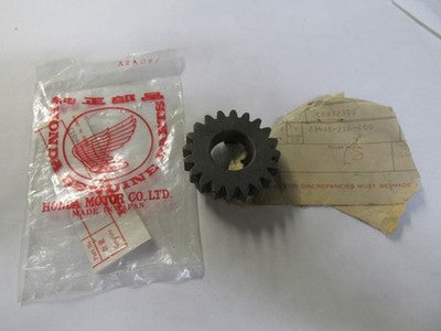 NOS Honda CA160 CA175 CB160 CL160 Main Shaft Second 2nd Gear 18T 23431-216-000