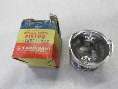 NOS Kawasaki OEM Piston 0.040 1974-1975 KZ400 13027-063
