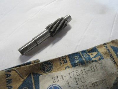 YAMAHA OEM NOS TRANS MAIN AXLE SHAFT   214-17411  DT1 RT1 DT2 RT2 DT3 RT3