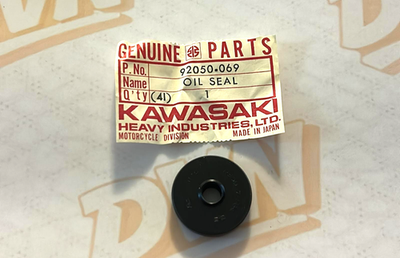 NOS Genuine Kawasaki G3 G4 G5 MC1 G3SS G4TR Factory Oil Seal OEM 92050-069 NEW