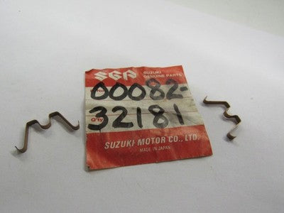 NOS Genuine Suzuki carburetor float pin stopper set of 2   00082-32181