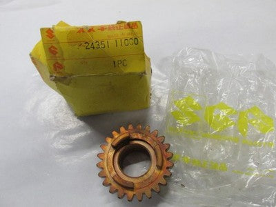 NOS SUZUKI T20 TC250 TRANSMISSION 5TH DRIVEN GEAR OEM NOS 24351-11000