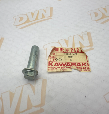 92015-071 Kawasaki KZ400 cylinder head nut