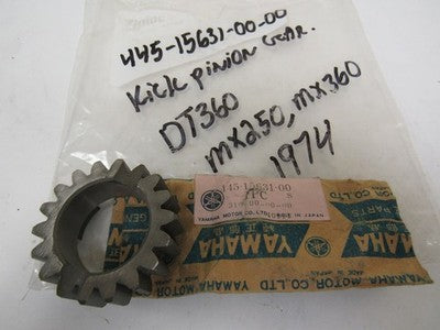 YAMAHA MX250 MX360 DT360 KICK PINION GEAR KICKSTART NOS OEM 445-15631-00