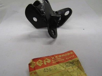 SUZUKI TS185 SIERRA FRONT FOOT REST BRACKET RIGHT SIDE 43510-29000