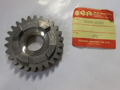 SUZUKI GT550 GT750 NOS FIFTH DRIVE GEAR 24250-31000