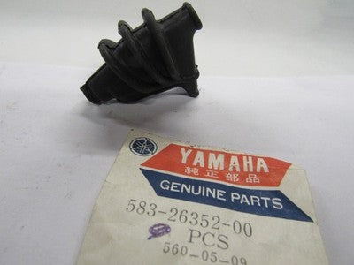 NOS Yamaha TT500 WR250 WR400 XT500 YZ250 YZ400 Cable Cover 583-26352-00