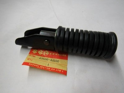 NOS OEM Suzuki 1980-1981 GS450 Rear Footrest Assembly 43600-44100