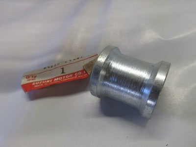 Suzuki GT750 1972-1974 NOS rear wheel spacer 1972-1977  09180-20041