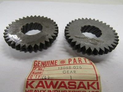 Kawasaki NOS NEW 13068-026 Kickstarter Gear F6 F7 KD KE KD175 KE175 sold as 2