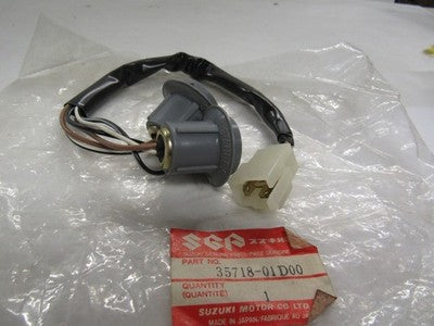 NOS SUZUKI GS500E REAR COMBINATION LAMP SOCKET  35718-01D00