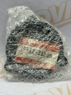SUZUKI DR250 82 16512-38200 COVER OIL FILTER
