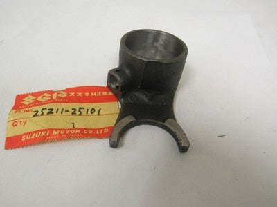 Suzuki shift fork RV90 TC100 TS75 1972-1977 25211-25101