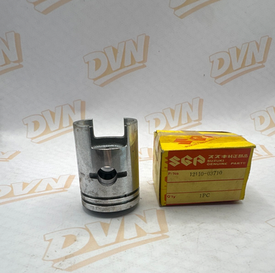 NOS Suzuki  80K10 80K11 80K15 PISTON 1.0 12110-03710   1MM OVER