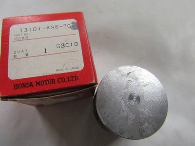 Honda CR125 R Piston NOS 1987 13101-KS6-701
