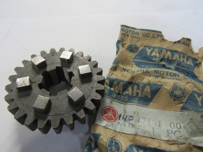 NOS OEM YAMAHA 1965-1966 YA6 YA6B GEAR 3RD PINION # 140-17131-00