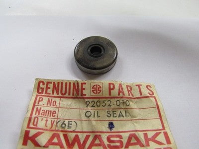 1 NOS Genuine Kawasaki F7 KD KE 175, F6 125 Factory OIL SEAL Part OEM 92052-010