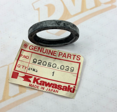Kawasaki NOS NEW 92050-039 Oil Seal SC30426 F6 F7 KD KE KD175 KE175
