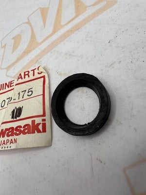 Kawasaki NOS NEW 92075-175 Rubber Damper Z1 EN KD KE KS KZ ZG ZL ZX