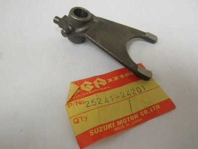 Suzuki ALT125,LT125 1983-85   nos  Shift fork     p.n 25241-24201