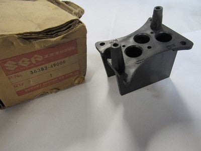 NOS NEW ORIGINAL OEM SUZUKI GS1000 PIVOT BULB CASE 36382-49000