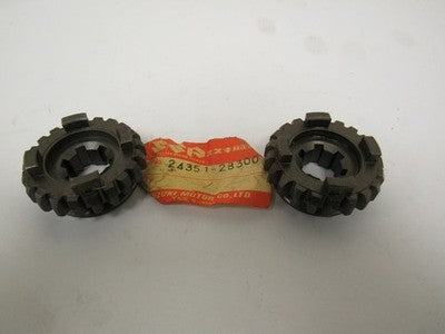 Suzuki 5th driven gear TM100 125 RM125 nos  1973-1975 24351-28300 sold as 2