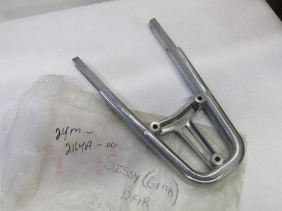 NOS GENUINE  YAMAHA VIRAGO XV920 XV 920 SISSY BAR GRAB RAIL 24m-2164a