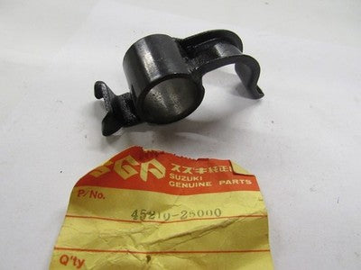 NOS SUZUKI GT750J TS90 TC90 SEAT LATCH CLAMP PART# 45210-25000