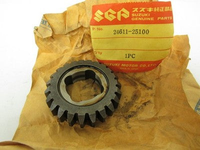SUZUKI TC90   NOS REDUCTION DRIVEN GEAR 24611-25100