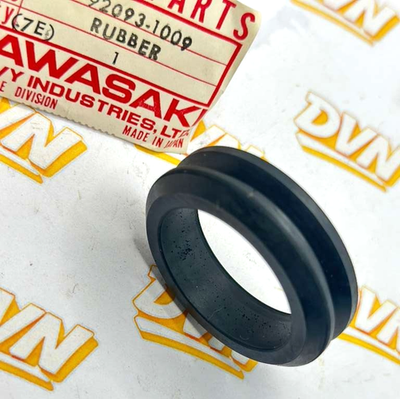 1 NOS Genuine KAWASAKI G5 KE 100 Factory RUBBER BUSHING Part OEM 92093-1009 NEW