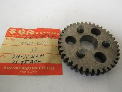 NOS Suzuki 2nd Driven Gear TS75 TM75   24320-03000