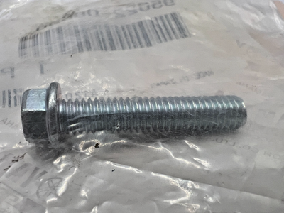 New OEM Yamaha 95022-06030-00 Flange Bolt NOS