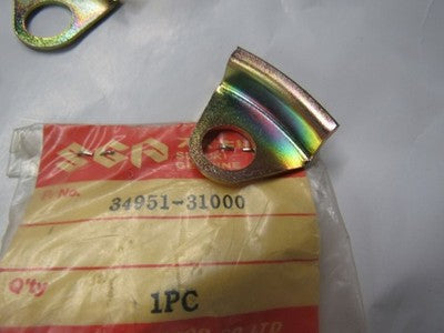 Suzuki GT750 nos meter bracket set  1972   gt750j  34950-31010